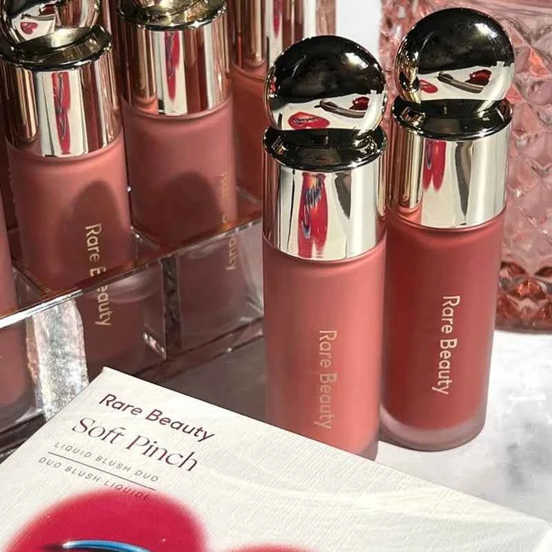 Hydrating Liquid Lip Gloss – Long-Lasting Moisturizing Shine