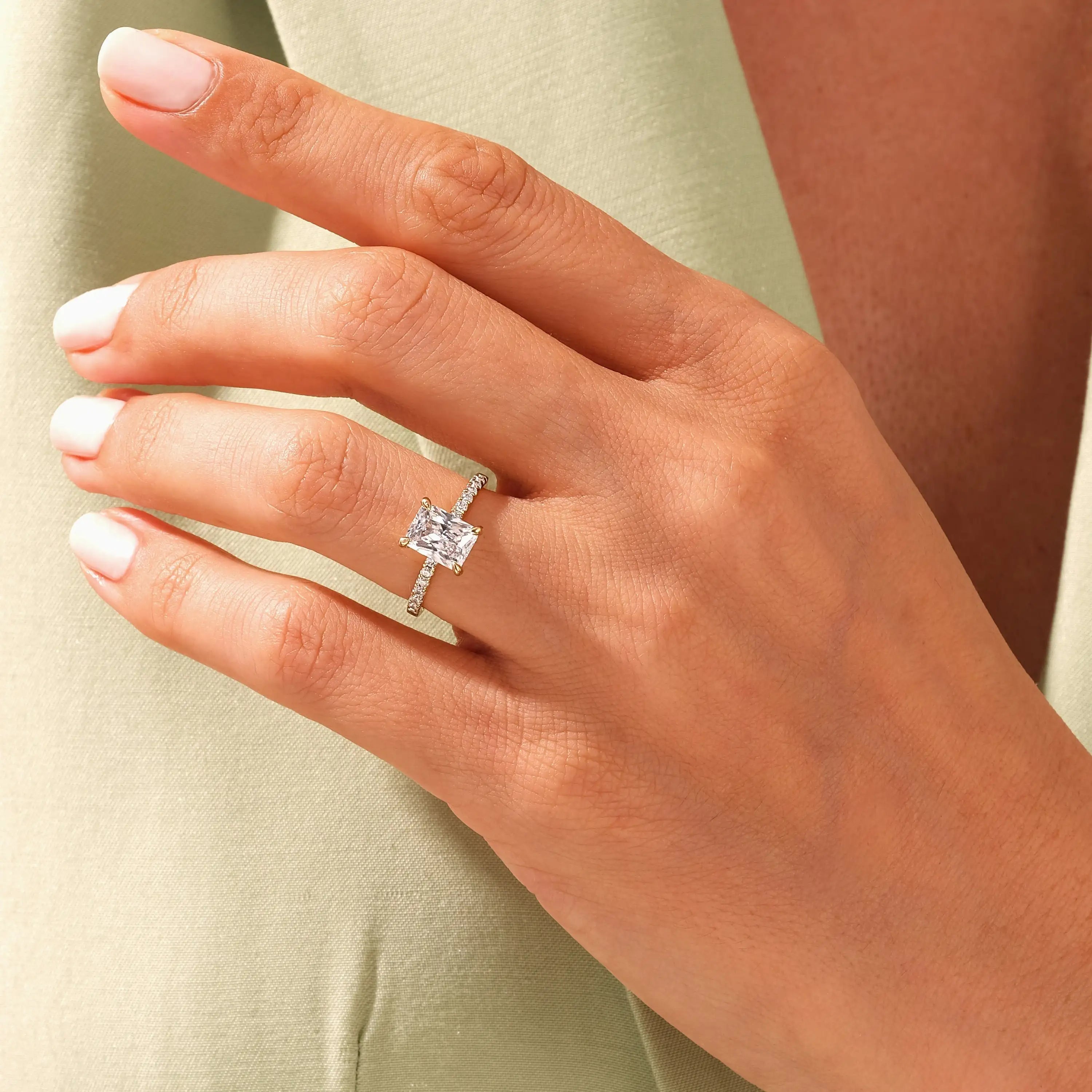 IGI Certified High Quality Silver Plated Emerald Cut VVS Moissanite Diamond Ring Vintage Style for Men Women's Weddings