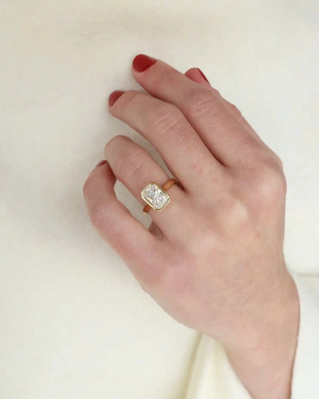 8x10mm Radiant Cut Moissanite Solitaire Bezel Set Engagement Ring Modern Minimalist Gold Plated Jewelry High Quality Wholesale