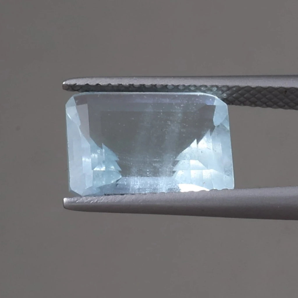 Wholesale IGI Certified Natural Aquamarine Loose 6.10 Carat Octagon Shape Emerald Cut 10x12mm Handmade Waxed/Oiled High Quality