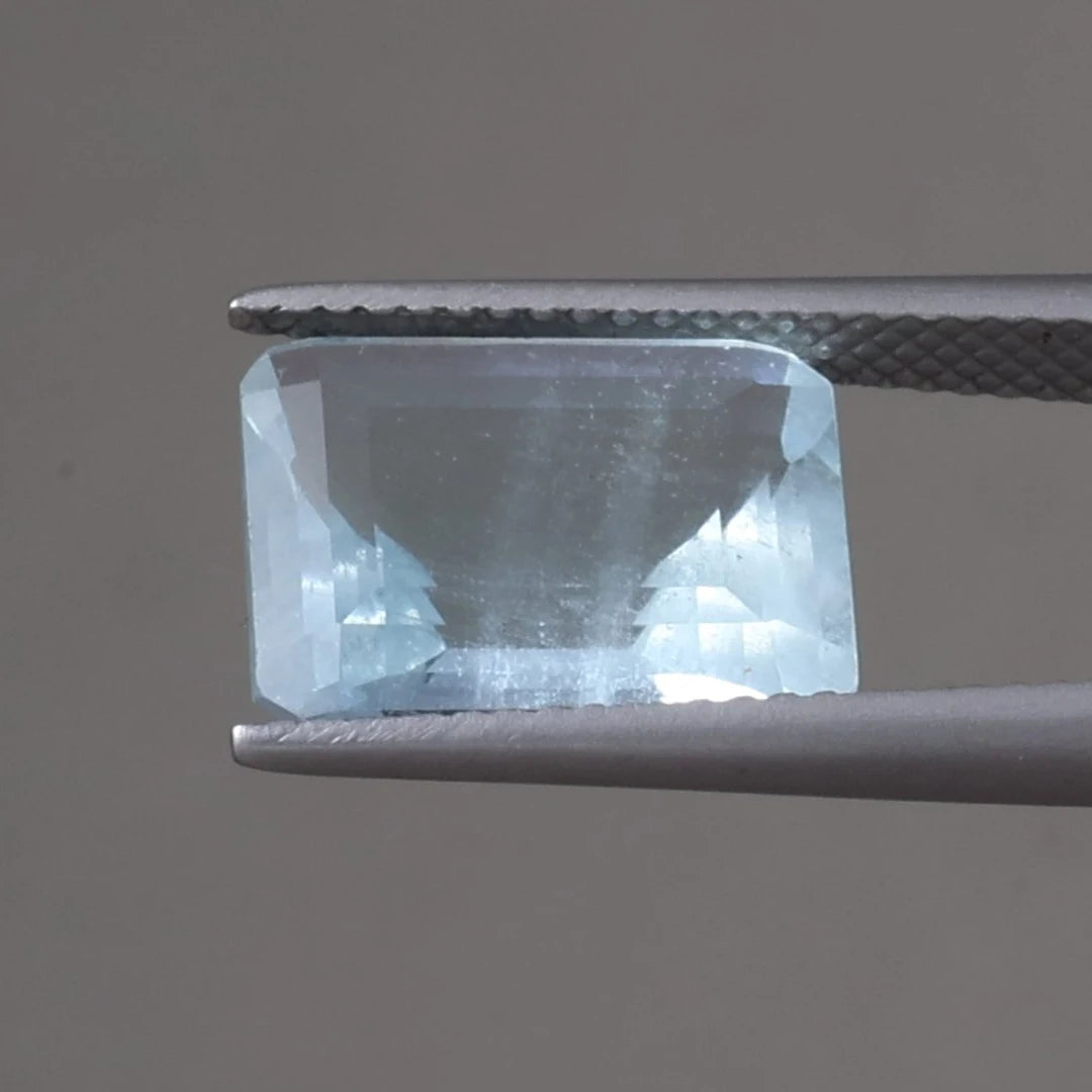 Wholesale IGI Certified Natural Aquamarine Loose 6.10 Carat Octagon Shape Emerald Cut 10x12mm Handmade Waxed/Oiled High Quality