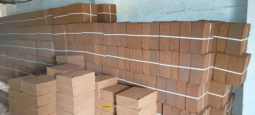 Holiday Brand Cocopeat Biodegradable Peat for Growing Planting Hydroponics Agriculture Animal Bedding-Large Quantity Kerala