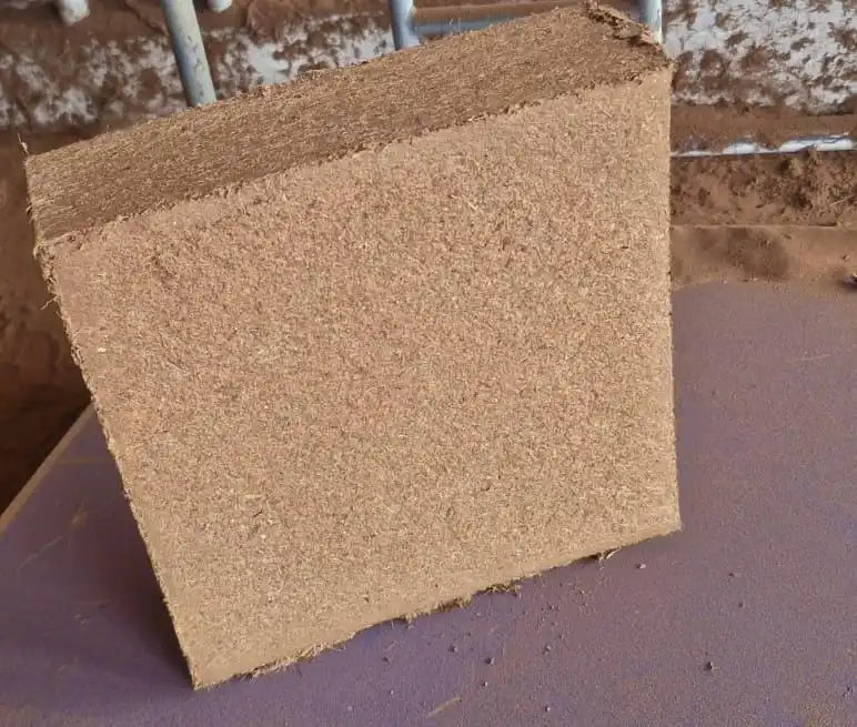 Holiday Brand Cocopeat Biodegradable Peat for Growing Planting Hydroponics Agriculture Animal Bedding-Large Quantity Kerala