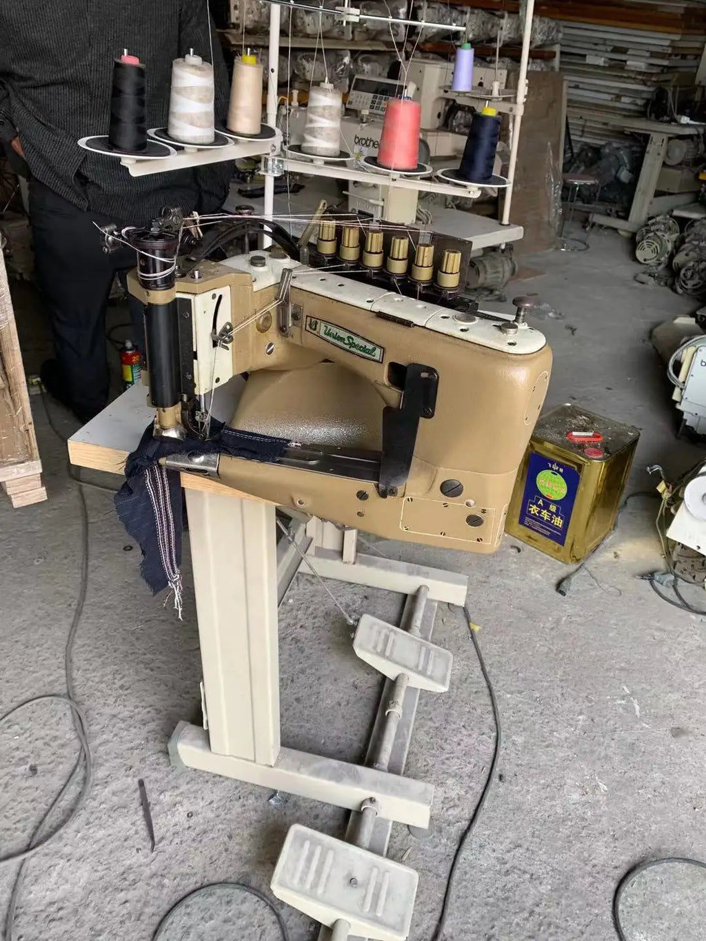 Used Unionspecial 35800 3-needle Double Chainstitch Industrial Feed-off-the-arm Sewing Machine 3200 Sti/min 20mm Thickness