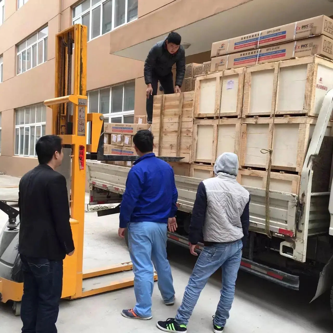 Electric Scaffolding Lift Foldable Mobile Remote Control Hydraulic Lifting Platform