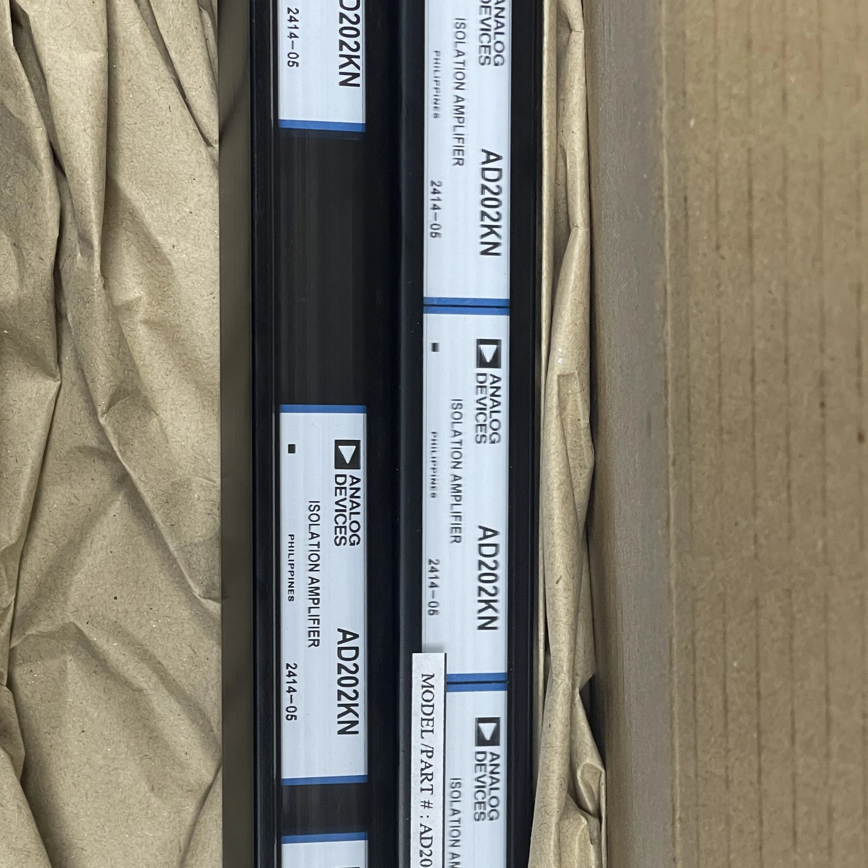 Analog Devices AD202KN Signal Isolation Devices Integrated Circuits Linear Amplifiers Instrumentation, Op Amps, Buffer Amps