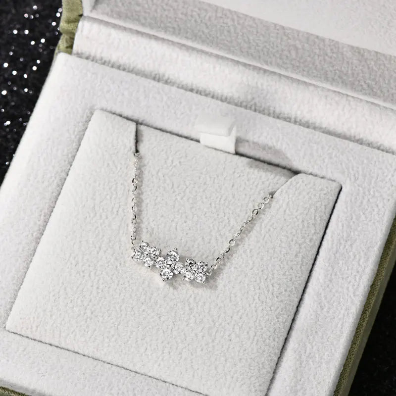 Free Shipping 925 Sterling Silver 3mm & 2.5mm Round Moissanite Jewelry Exquisite Four-Leaf Clover Pendant Necklace for Women