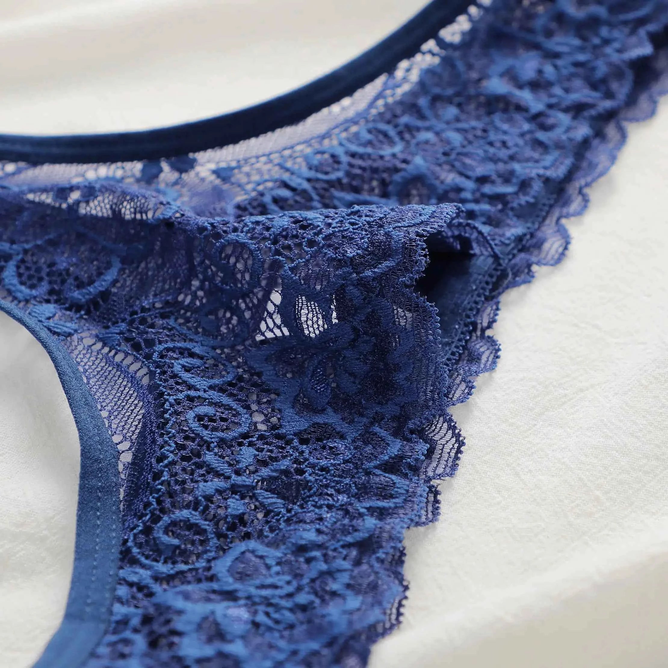 European Style Floral Lace Panties Sexy High and Low Rise Seamless Breathable Thong 3-Pack Size 3XL Thinness G-String