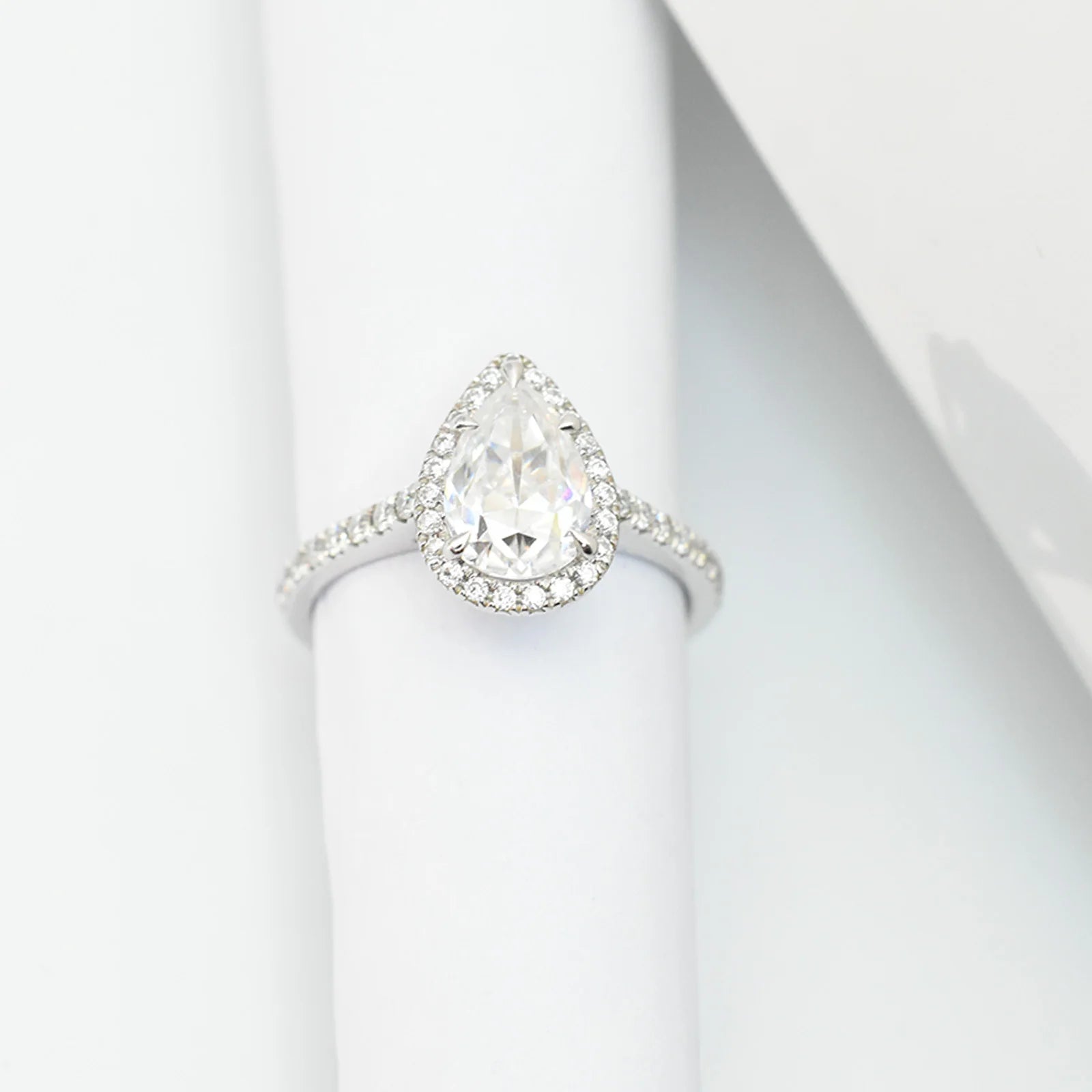 MaiYi Custom Design 9/10/14/18k Gold Lab Grown Diamond 1.5CT Pear Brilliant Cut Halo Moissanite Engagement Jewelry Wedding Ring