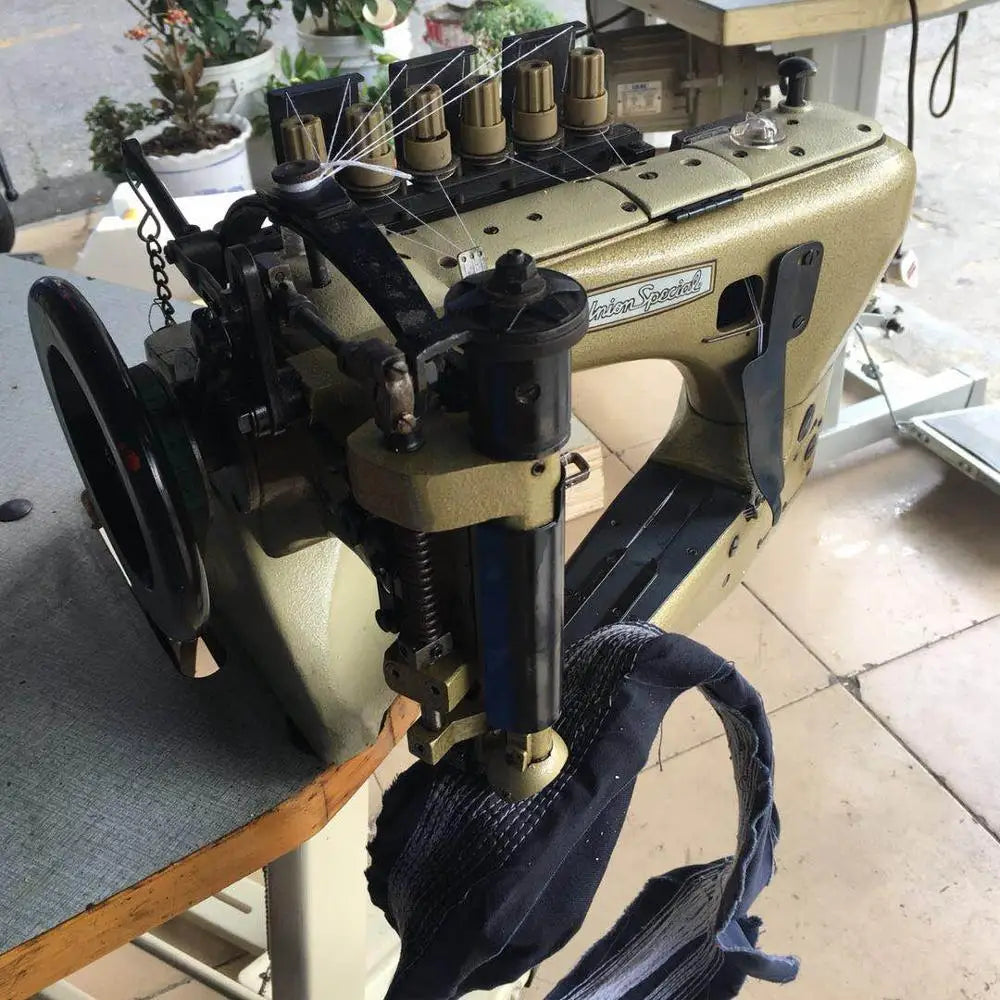 Used Unionspecial 35800 3-needle Double Chainstitch Industrial Feed-off-the-arm Sewing Machine 3200 Sti/min 20mm Thickness