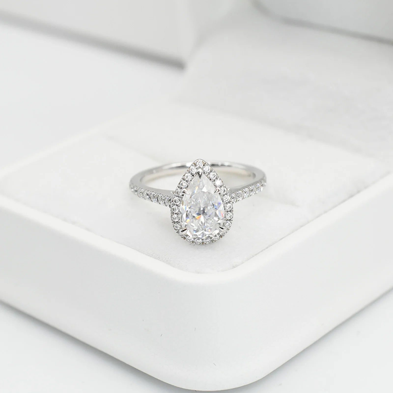 MaiYi Custom Design 9/10/14/18k Gold Lab Grown Diamond 1.5CT Pear Brilliant Cut Halo Moissanite Engagement Jewelry Wedding Ring