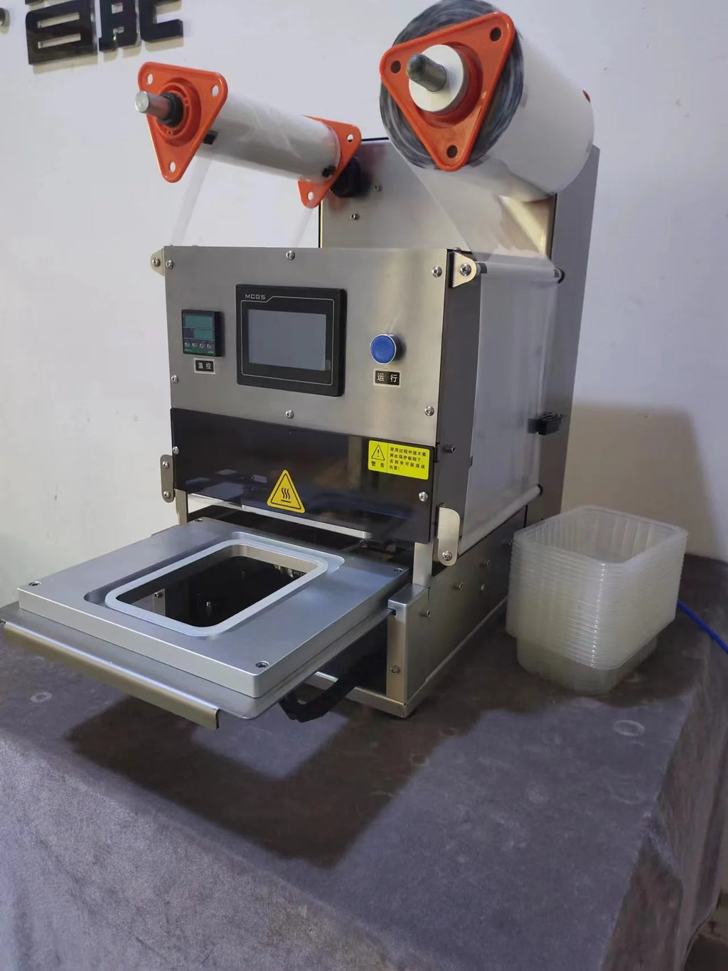 Gas Flush Nitrogen Automatic Salad  Lunch Box Fast Food  Commercial  Tabletop  Plastic Tray Sealer Sealing Machine