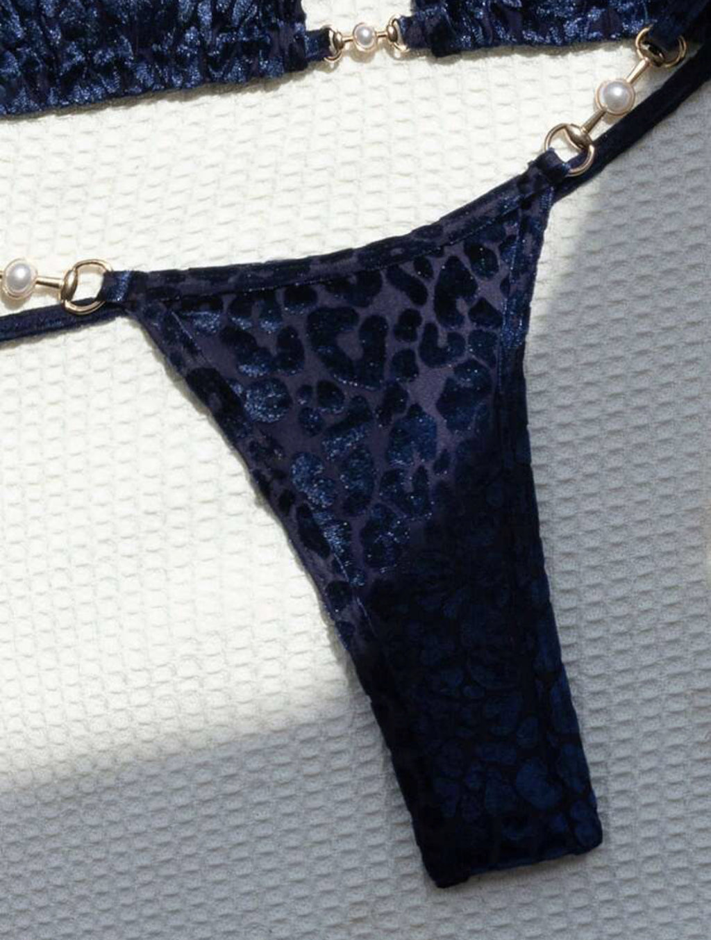 2025 European and American New Sexy T-Shaped Pearl Leopard Print Special Fabric Swimsuit Bikini Bikini Cross-Border