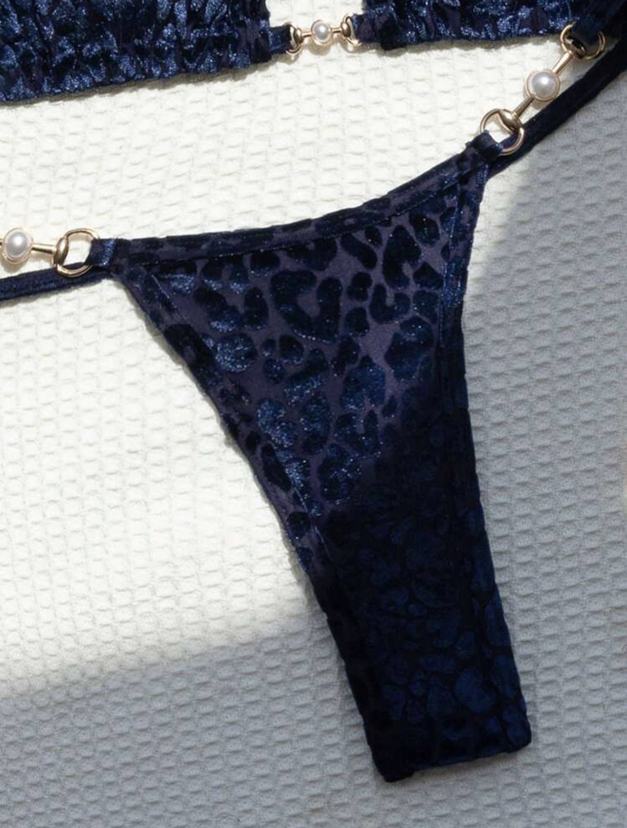 2025 European and American New Sexy T-Shaped Pearl Leopard Print Special Fabric Swimsuit Bikini Bikini Cross-Border