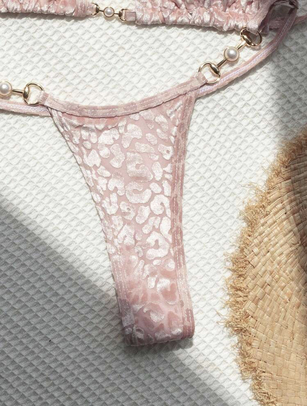 2025 European and American New Sexy T-Shaped Pearl Leopard Print Special Fabric Swimsuit Bikini Bikini Cross-Border