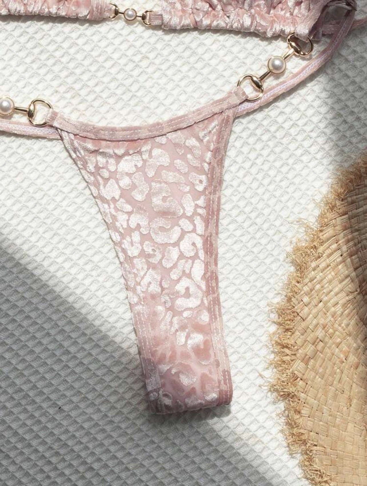 2025 European and American New Sexy T-Shaped Pearl Leopard Print Special Fabric Swimsuit Bikini Bikini Cross-Border