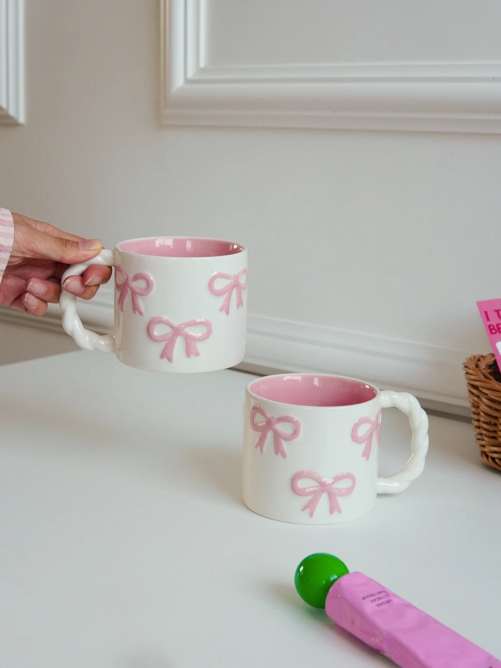 1Pc 13.4oz Pink Ceramic Mug with Bowknot, Ceramic Cup with Twisted Handle, Exquisite and Simple Pink Embossed Cup, Suitable for Latte Art in Coffee Shops, Home Decor Drinkware, Drinking Cup for Kitchen, Living Room, Bedroom,
