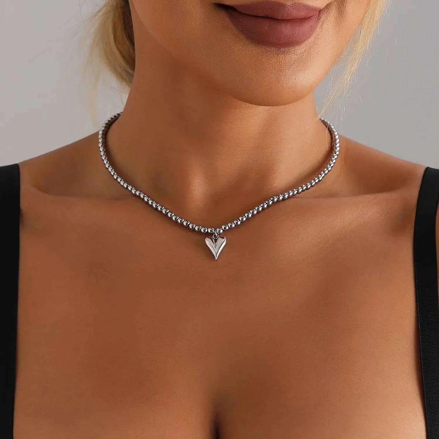 Y2K Heart Beaded Necklace Women Boho Crystal Class Gravel Clavicle Chain Cool Y2K Choker Exquisite Fashion Jewelry