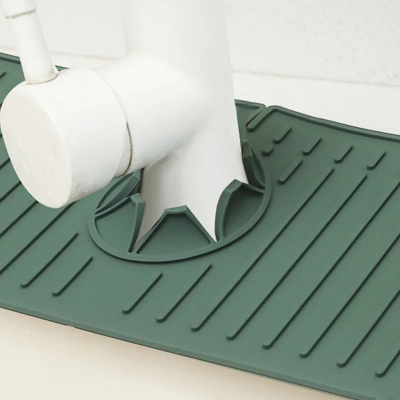 Kitchen Faucet Splash Pad Silicone Sink Faucet Splash Guard Mat Sponge Drain Rack Countertop Protector for Bath Kitchen Gadgets