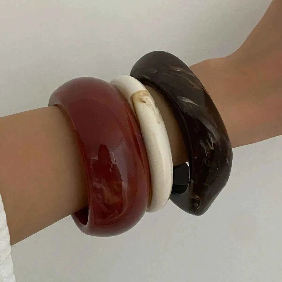Ingemark 3 Styles Vintage Boho Chunky Resin Acrylic Bangles for Women Boho Wide Chunky Round Stackable  Bracelets Hand Jewelry