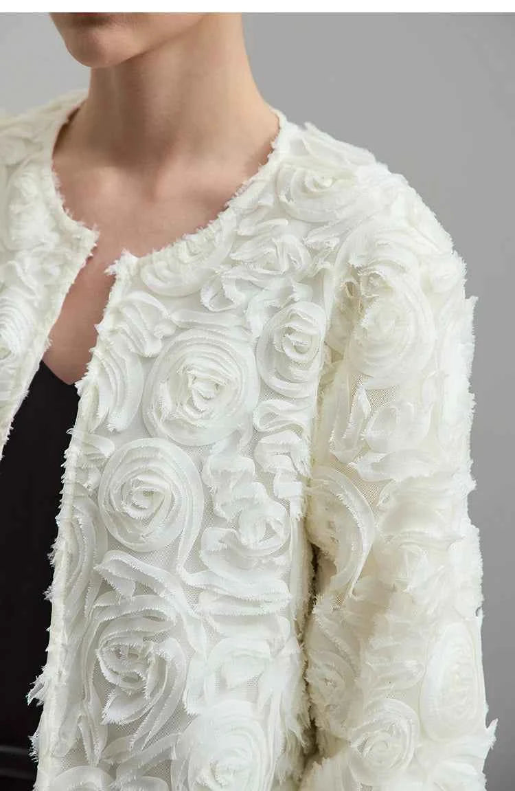AMII Minimalism Short Jacket Women 2025 Autumn New Elegant Romantic Stereoscopic Flower O-Neck Hook Button Outwear Coat 12521066