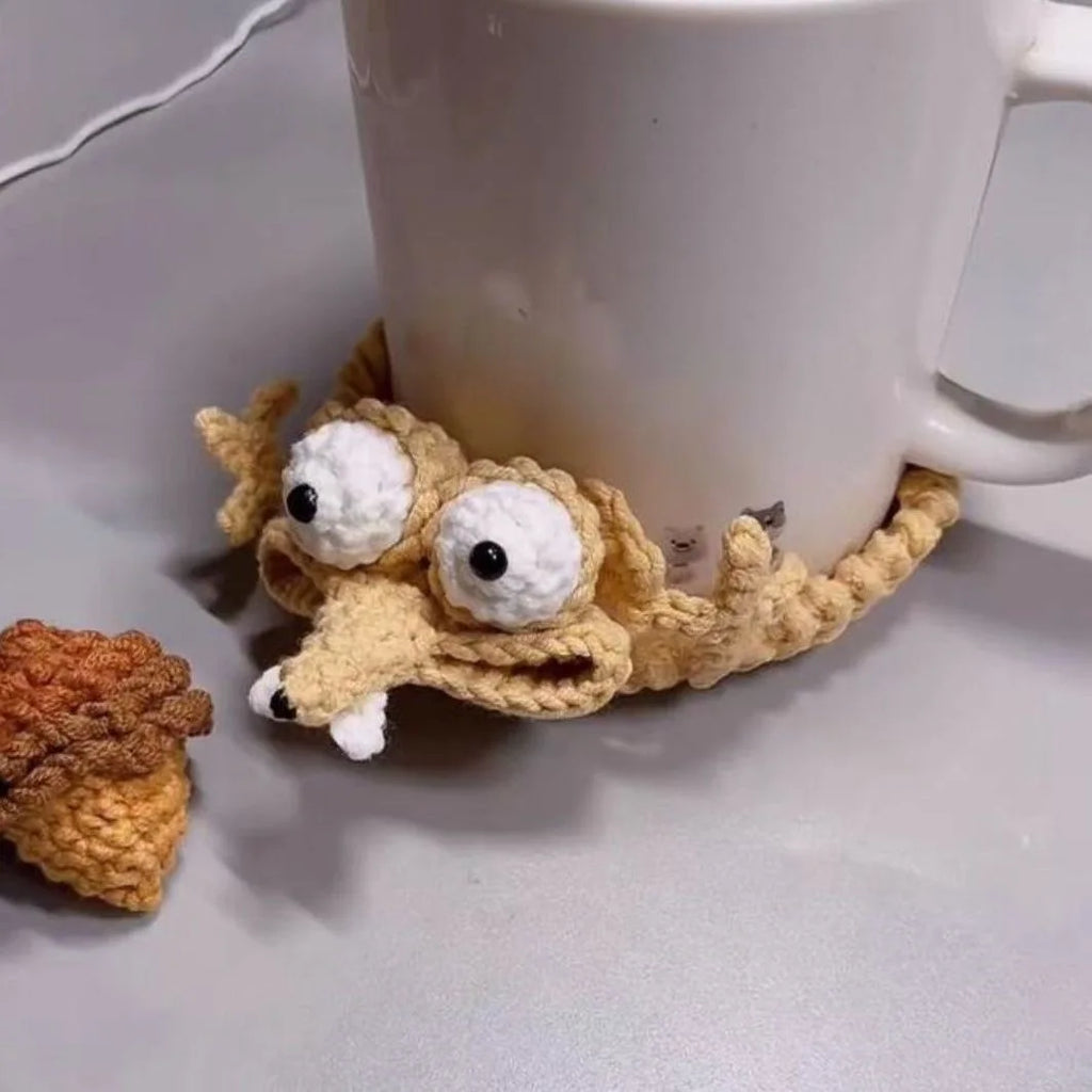 1PC Home decor; Coaster; Heat pad; Squirrel shape; Creative desktop ornament; Hand-woven handicraft; Crochet yarn product.