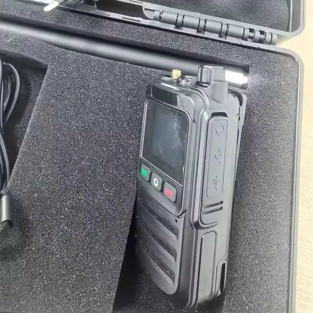 Drone Detector 2KM Long Distance UAV Detection Device Handheld 30-6400MHz Detection Drone Alarm Drone Video Transmission Signals