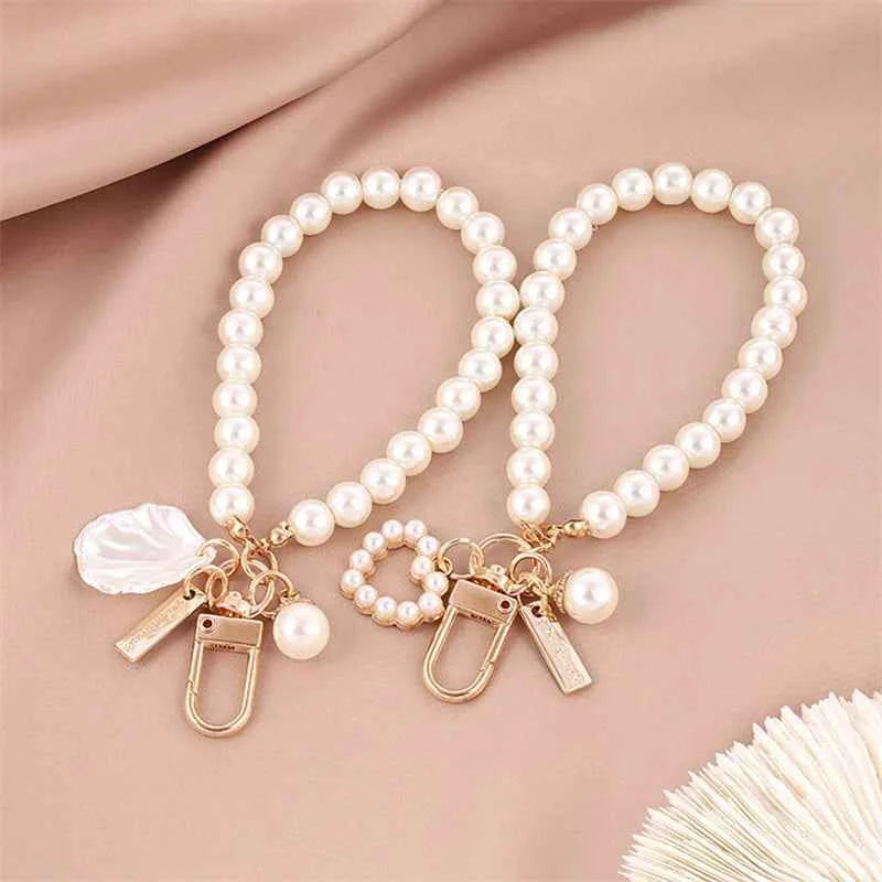 New Arrival Pearl Heart Charm Keyring Bag Charm Accessory for Women, Trendy Key Pendant for Backpacks, Unique Gift Idea