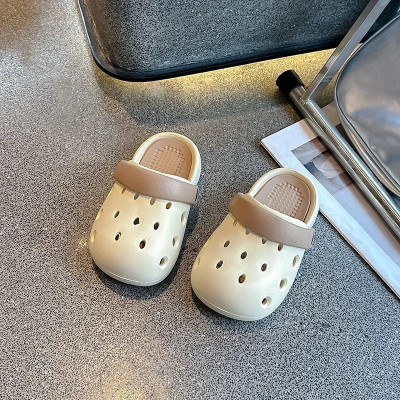 Kids Sandals Outdoors 2025 New Children Slippers Non-slip Soft Sole Students Beach Shoes Hollowed-out Breathable Fashion Trendy