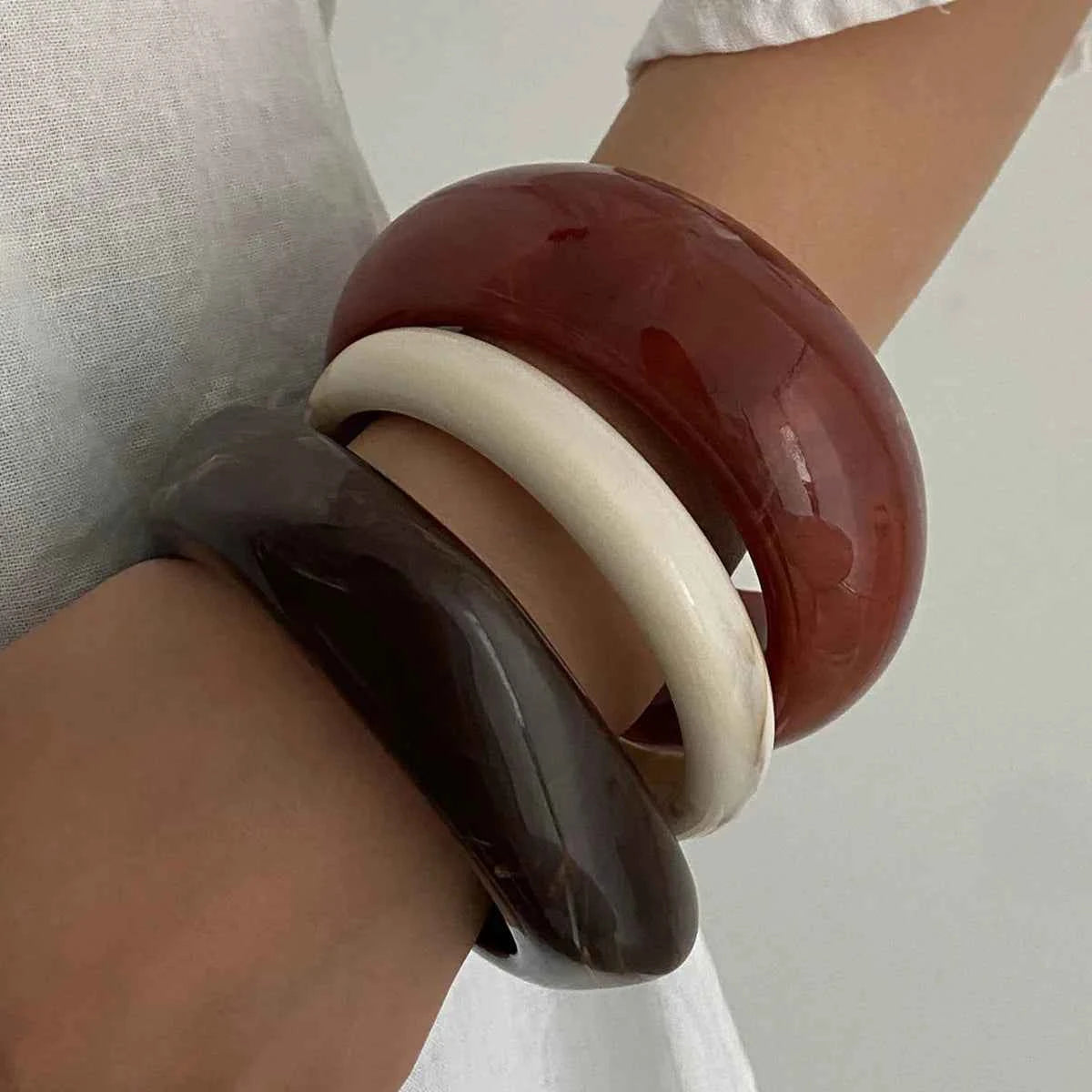 Ingemark 3 Styles Vintage Boho Chunky Resin Acrylic Bangles for Women Boho Wide Chunky Round Stackable  Bracelets Hand Jewelry