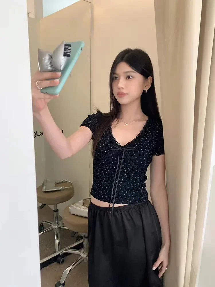 With Built In Bra Short Sleeve T Shirts Women's Summer Vintage Lace Bow Cropped Tops Y2k Sexy Slim Fit Flowers Print Tee Shirts