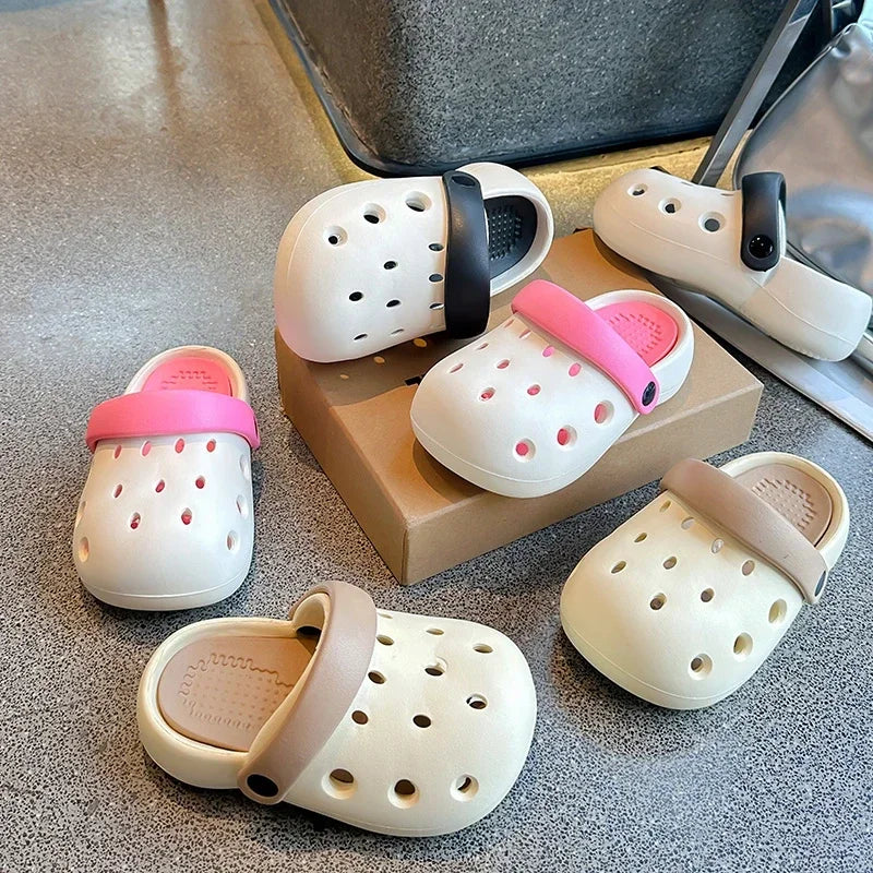 Kids Sandals Outdoors 2025 New Children Slippers Non-slip Soft Sole Students Beach Shoes Hollowed-out Breathable Fashion Trendy
