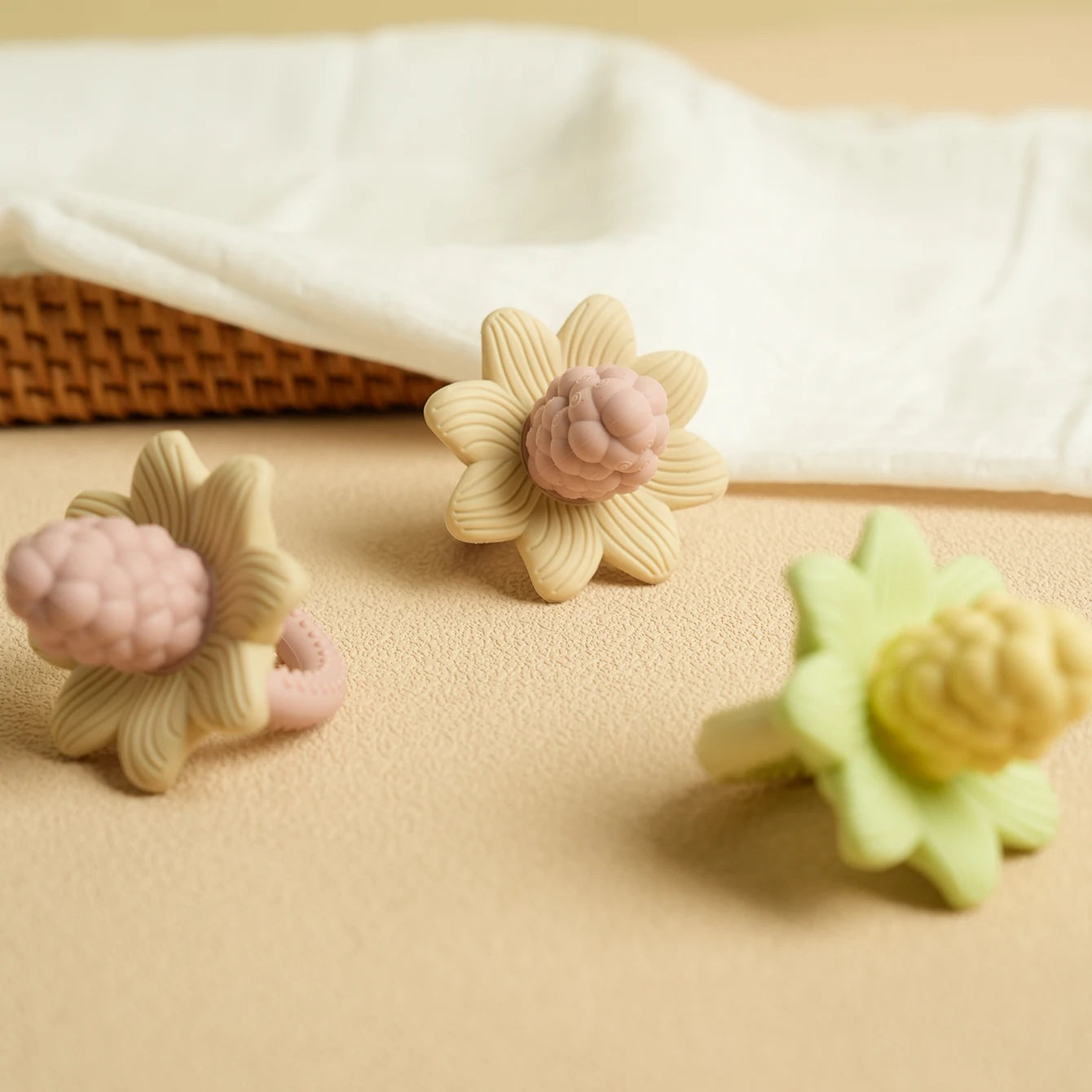 1PCS Silicone Baby Teething Toys Flower Grape Baby Toys Soft Baby Teether Toys Chewing Training Baby Products Baby Accessories
