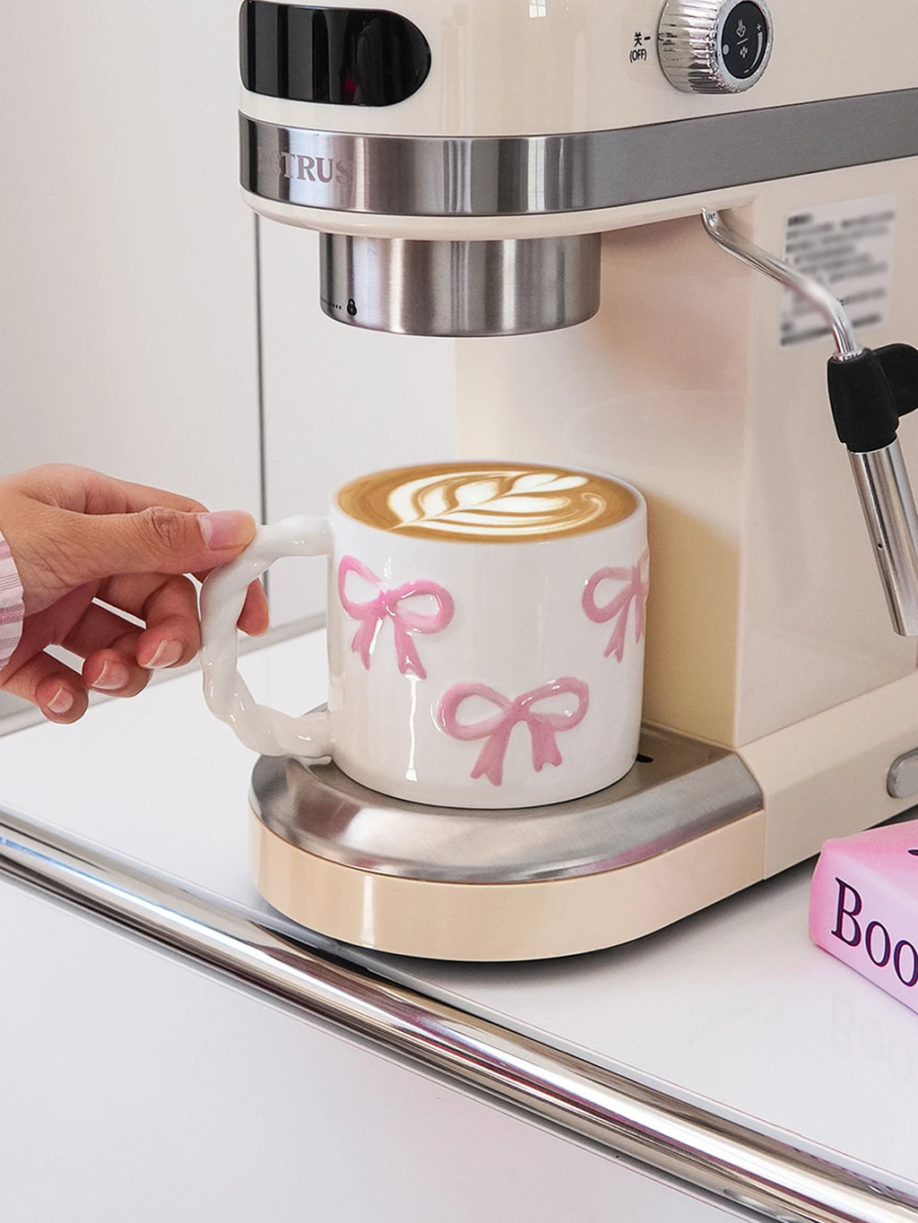1Pc 13.4oz Pink Ceramic Mug with Bowknot, Ceramic Cup with Twisted Handle, Exquisite and Simple Pink Embossed Cup, Suitable for Latte Art in Coffee Shops, Home Decor Drinkware, Drinking Cup for Kitchen, Living Room, Bedroom,
