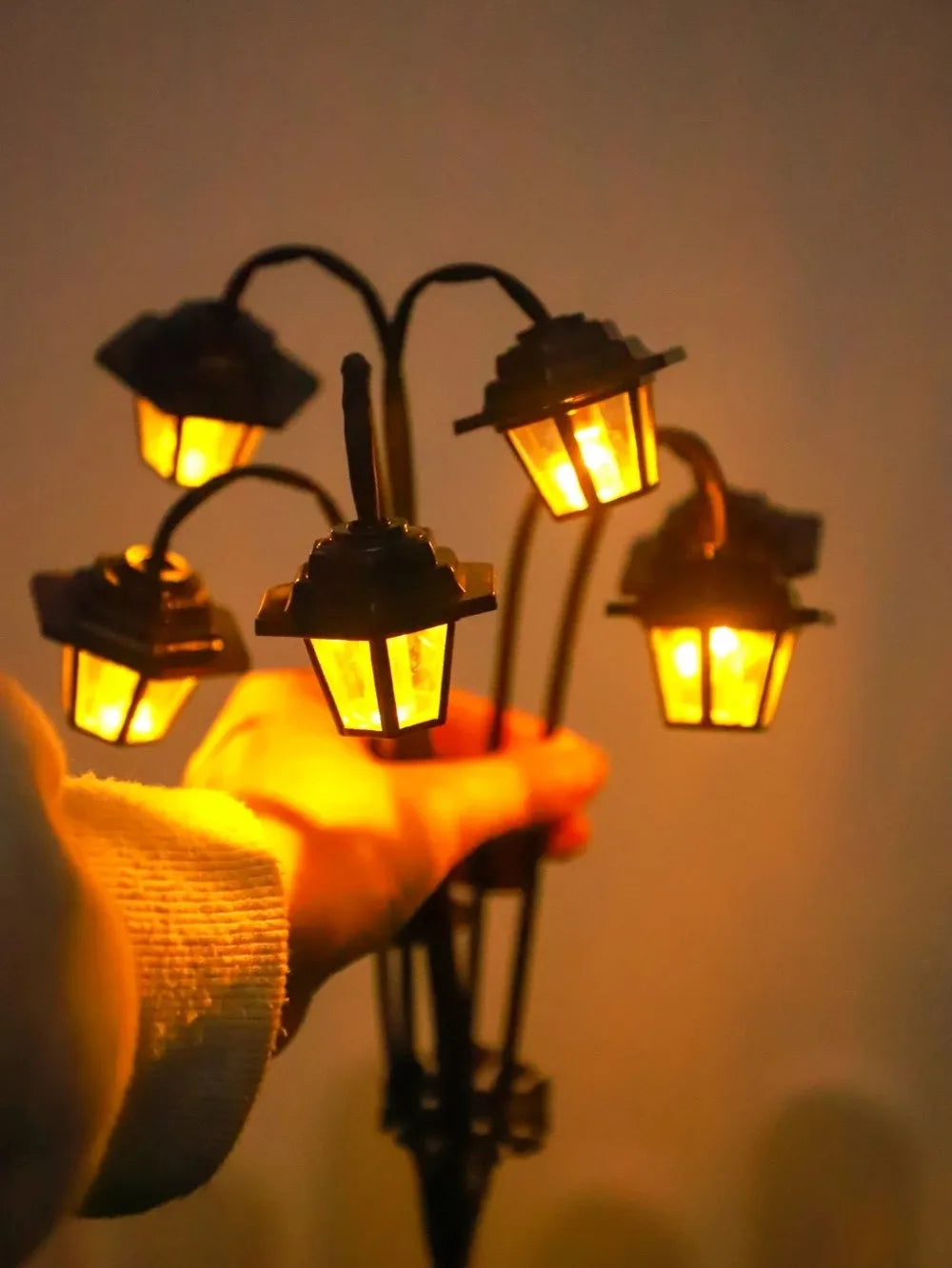 1pc Retro Lantern Decorative Light Waterproof Street Lawn Lamp Solar Garden Lights 6LED Holiday Party Lamp