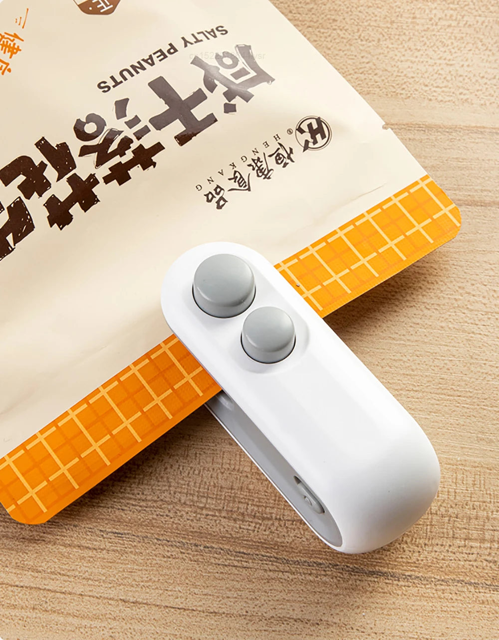 Mini Bag Sealer 2 in 1 Heat Sealer with Cutter Snack Bag Sealer Portable Resealer Machine for Plastic Bags Food Storage