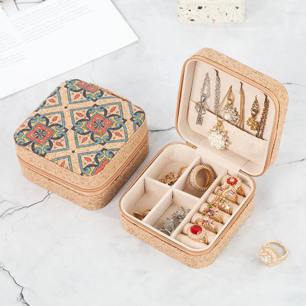 Mini Retro Jewelry Box Portable Travel Jewelry Organizer Display Case for Rings Earrings Necklace Bracelets Jewelry Storage Case