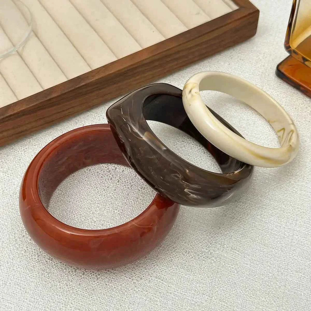 Ingemark 3 Styles Vintage Boho Chunky Resin Acrylic Bangles for Women Boho Wide Chunky Round Stackable  Bracelets Hand Jewelry