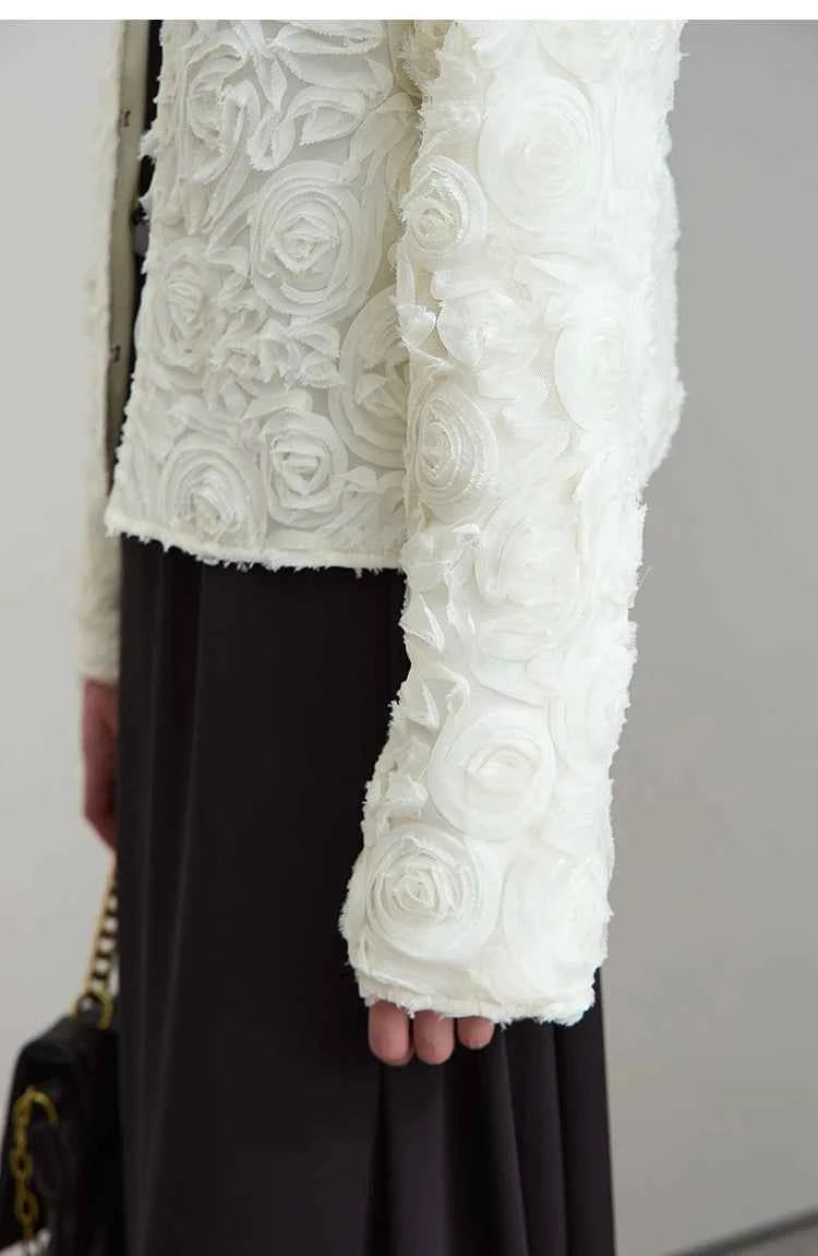 AMII Minimalism Short Jacket Women 2025 Autumn New Elegant Romantic Stereoscopic Flower O-Neck Hook Button Outwear Coat 12521066