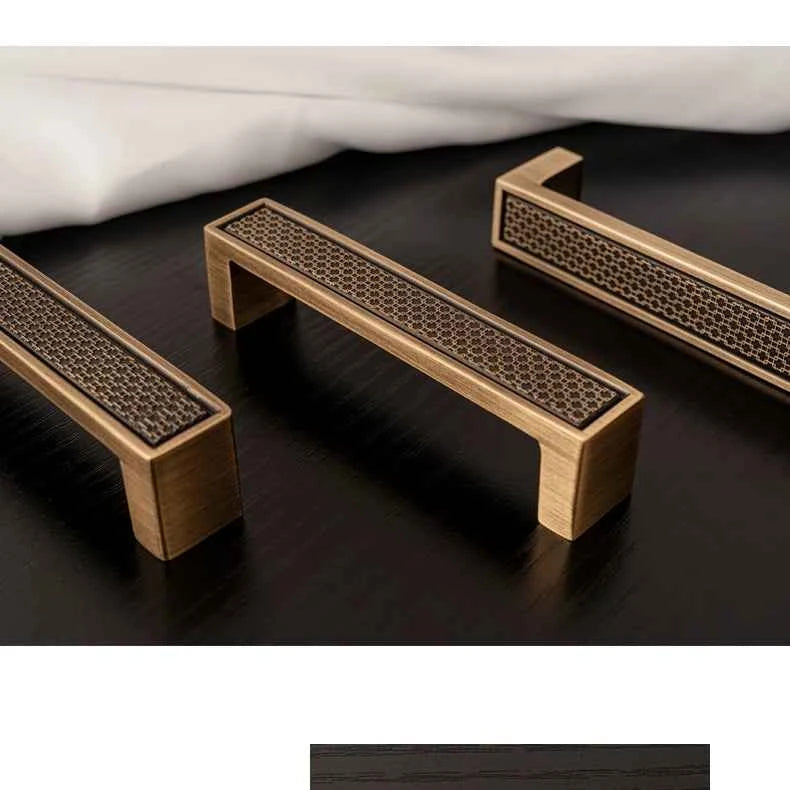 Santaya Antique Brass Handle Luxury Bronze Pull Kitchen Cabinet Handle Wardrobe Drawer Knob