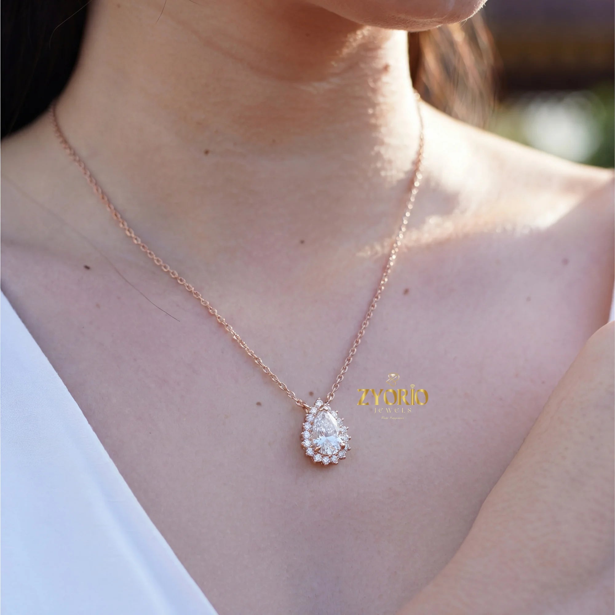 Gold Pear Halo Diamond Luxury Pendant with Sparkling Diamonds Elegant Timeless Design Link Chain for Wedding Party & Anniversary
