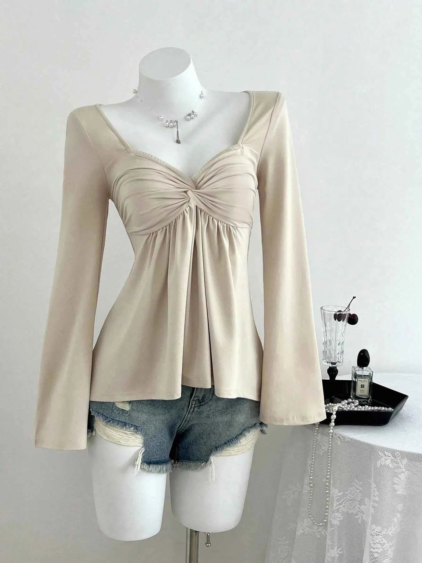 Spring and Autumn New French Design with Twisted Chest, Fashionable Style, Autumn and Winter Hoodie, Long Sleeve Top for Women