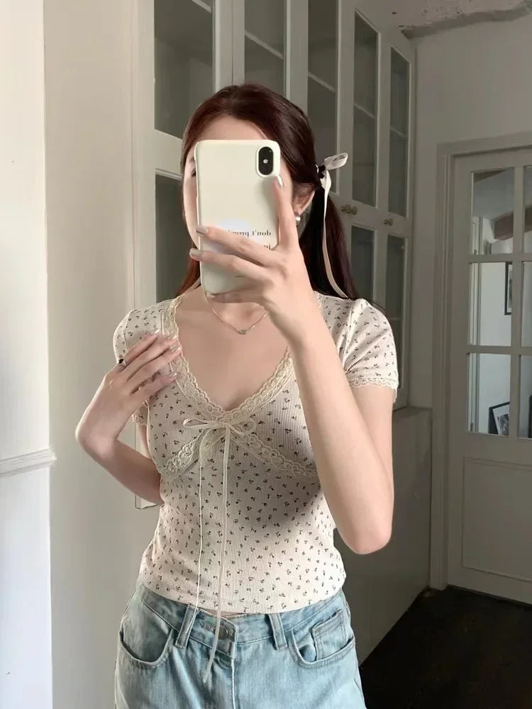 With Built In Bra Short Sleeve T Shirts Women's Summer Vintage Lace Bow Cropped Tops Y2k Sexy Slim Fit Flowers Print Tee Shirts