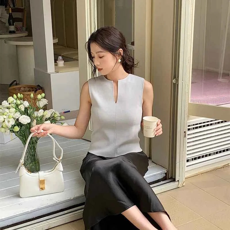 Women V-neck Good Quality Breathable Sleeveless Knit Tank Top Sweater Vest Spring Summer New in Chic Top Minimal Style