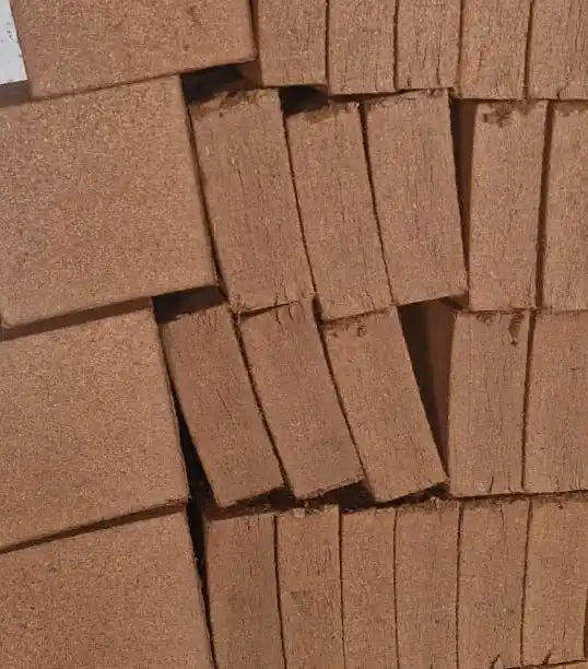 Holiday Brand Cocopeat Biodegradable Peat for Growing Planting Hydroponics Agriculture Animal Bedding-Large Quantity Kerala