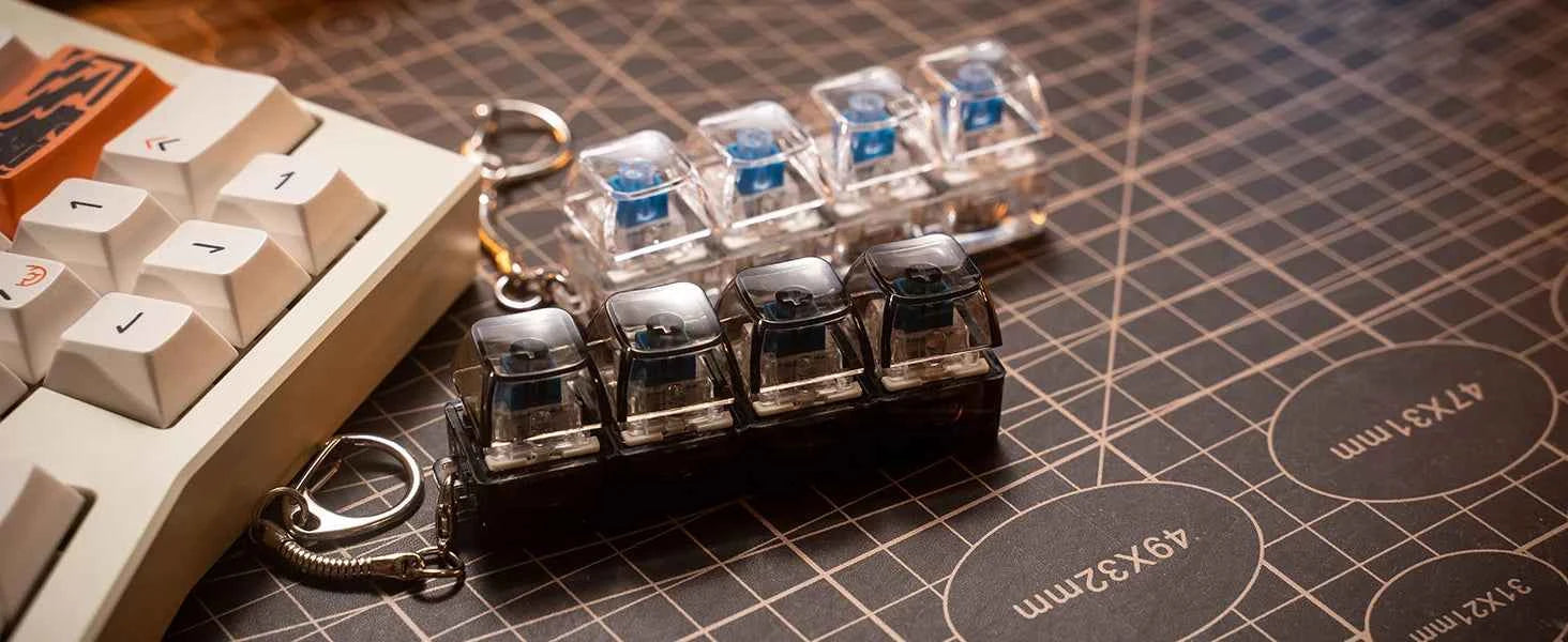 LED Keyboard Key Chain Fidget Toy for Adults Fidget Clicker Decompression Keychains Stress Relief Gadget Interesting Pendant