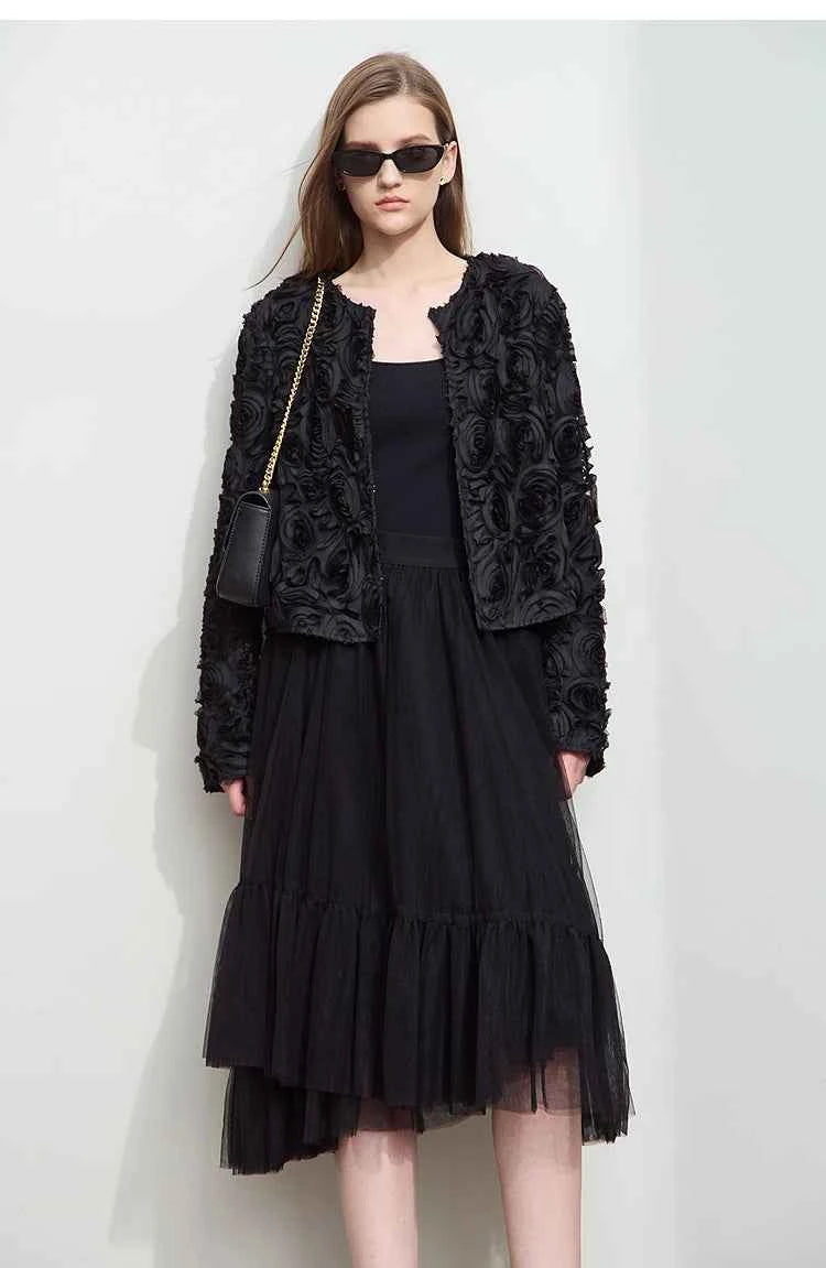 AMII Minimalism Short Jacket Women 2025 Autumn New Elegant Romantic Stereoscopic Flower O-Neck Hook Button Outwear Coat 12521066