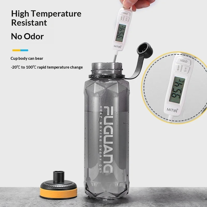 Large-capacity Sports Water Bottle Made of PC Material with Leak-proof Design Suitable for Use in Fitness Venues and Outdoors