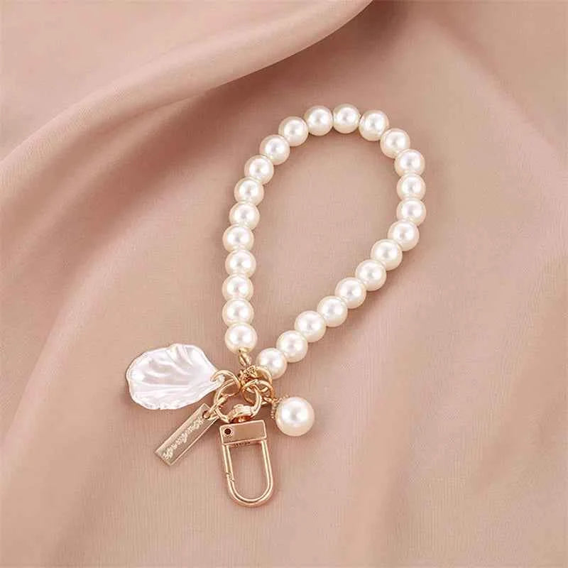New Arrival Pearl Heart Charm Keyring Bag Charm Accessory for Women, Trendy Key Pendant for Backpacks, Unique Gift Idea