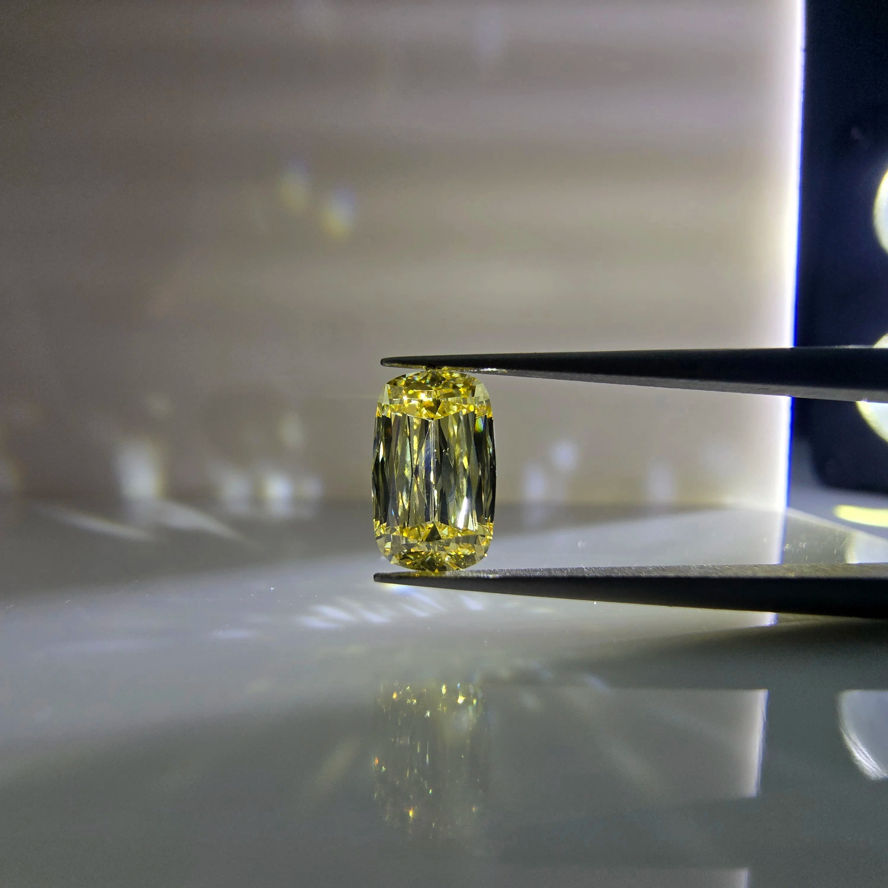 IGI Certified Rectangular Cushion Mixed Cut 1.5CT Fancy Light Yellow Lab Grown Diamond VS2 Loose For Jewelry Making